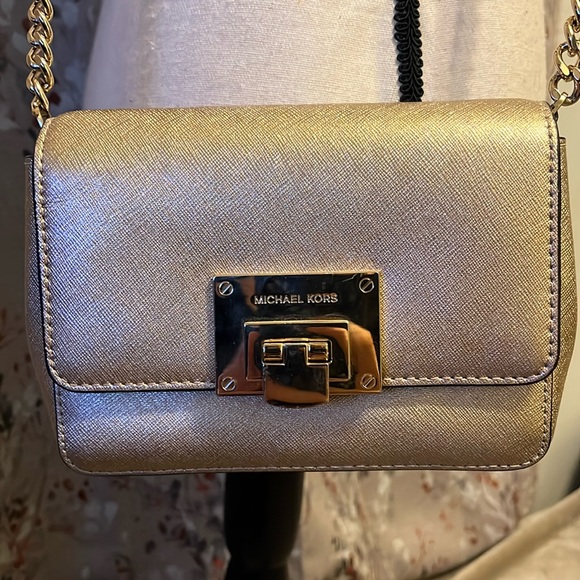 Beautiful small gold Michael Kors - Picture 1 of 9